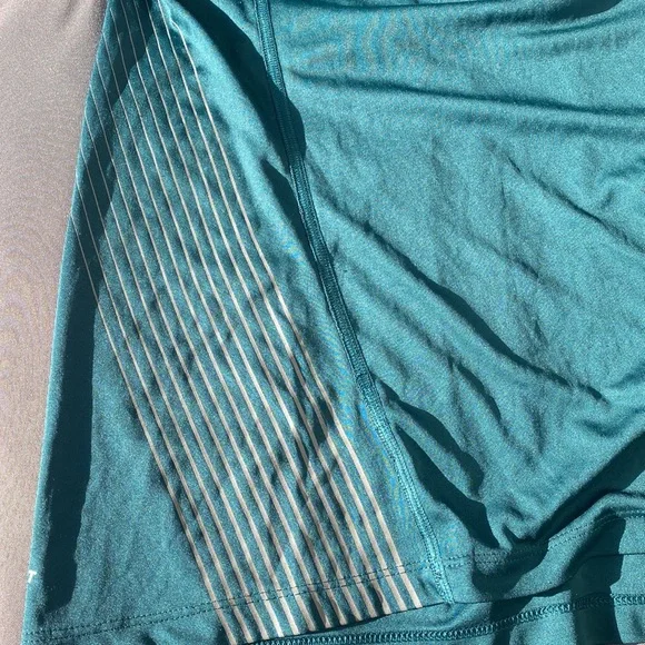 Shimmer Green Nike Running workout top size medium women’s like new condition - Picture 6 of 6